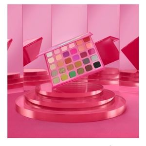 THE JEFFREE STAR ARTISTRY PALETTE